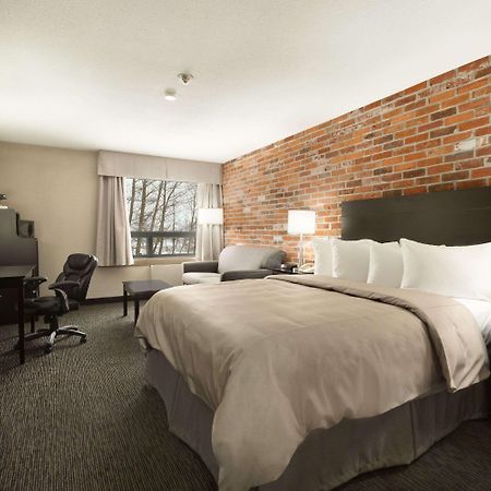 Super 8 By Wyndham Timmins On Hotel Ngoại thất bức ảnh