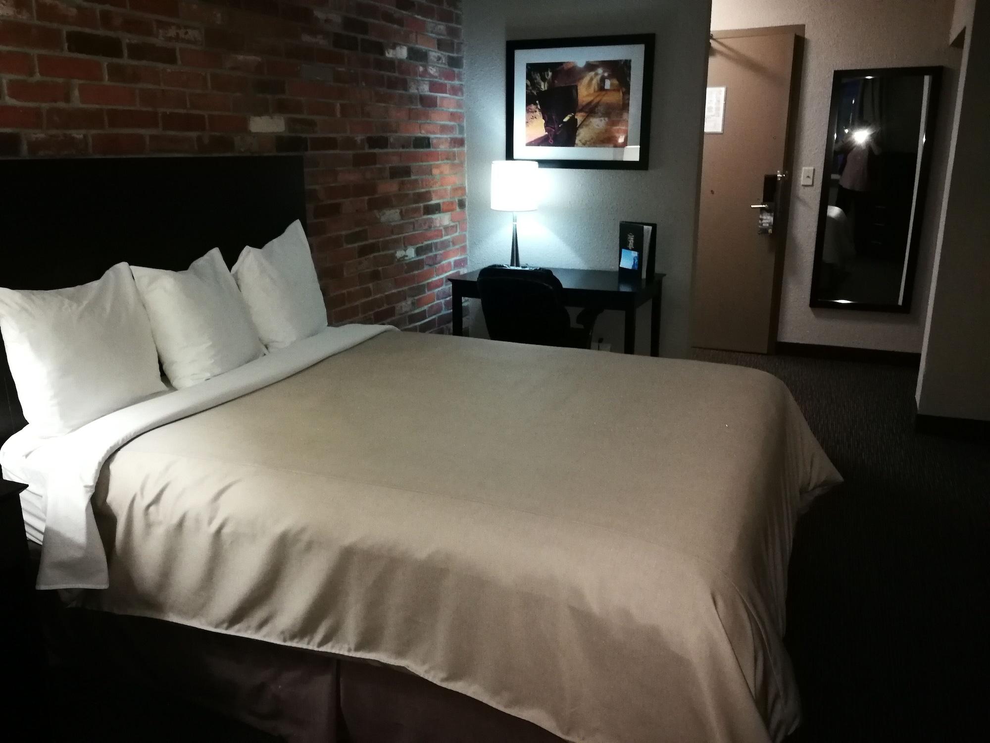 Super 8 By Wyndham Timmins On Hotel Ngoại thất bức ảnh