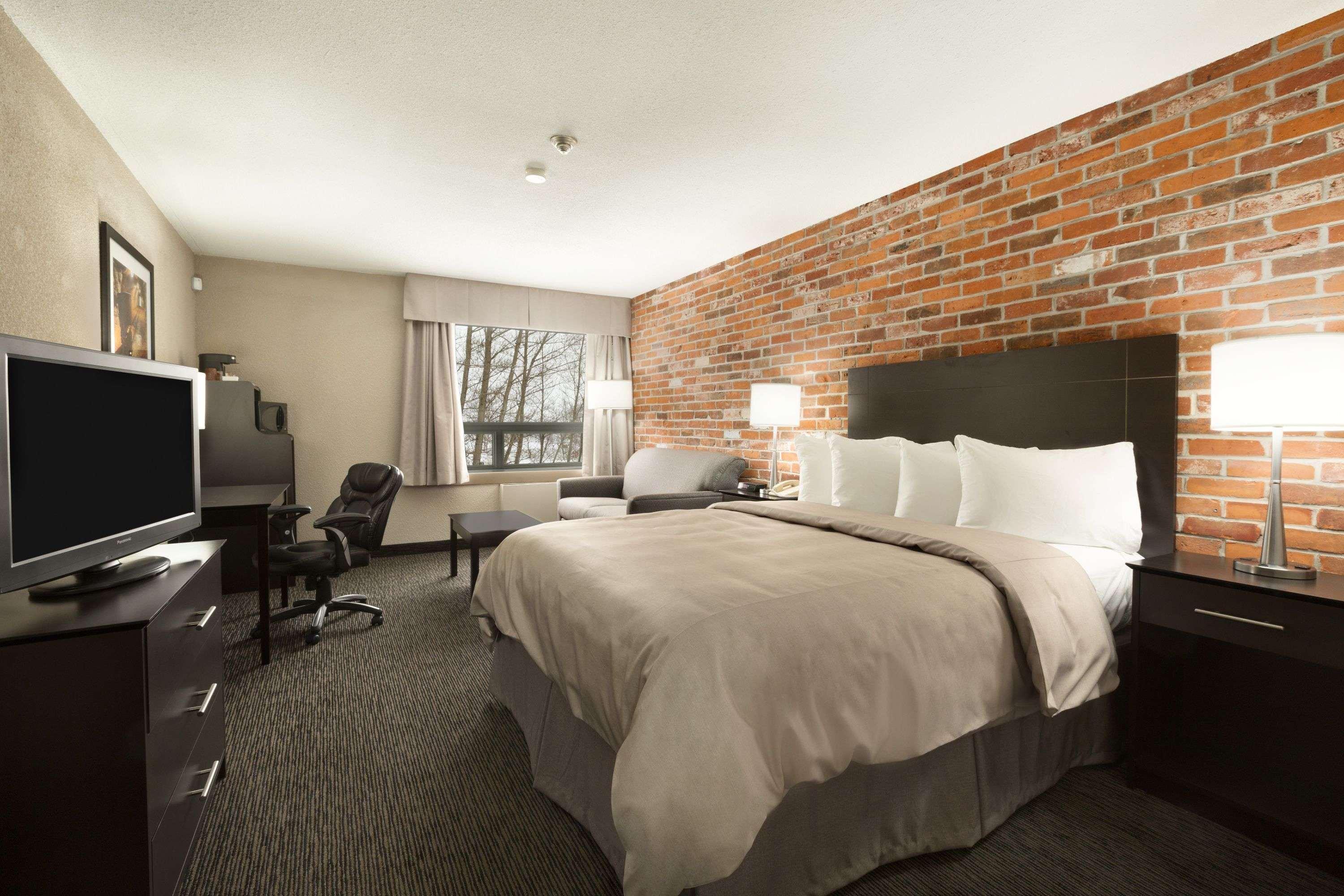 Super 8 By Wyndham Timmins On Hotel Ngoại thất bức ảnh