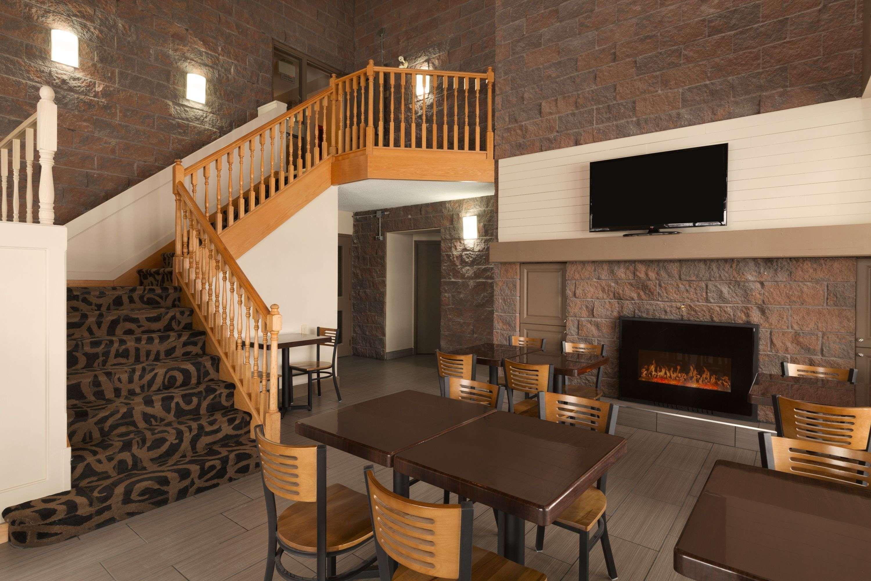 Super 8 By Wyndham Timmins On Hotel Ngoại thất bức ảnh