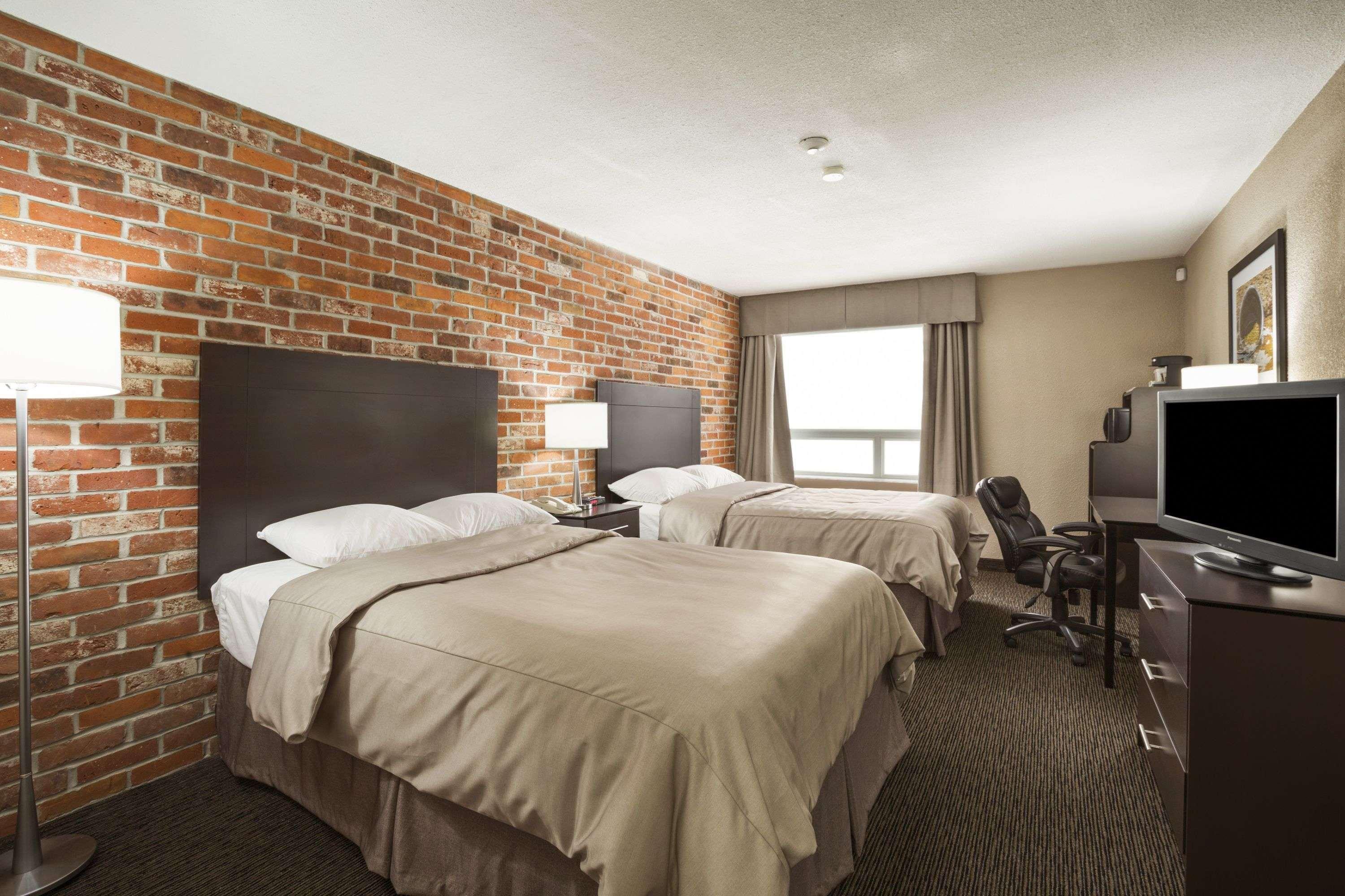 Super 8 By Wyndham Timmins On Hotel Ngoại thất bức ảnh