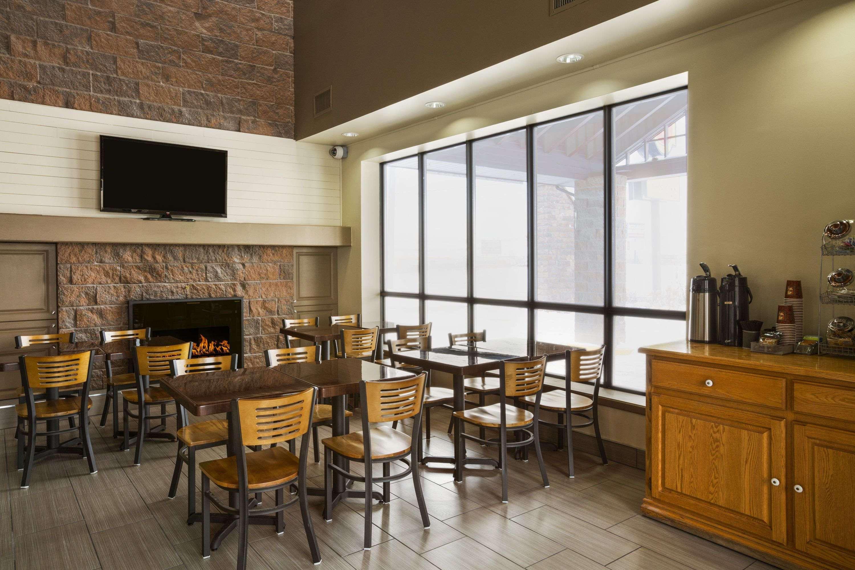 Super 8 By Wyndham Timmins On Hotel Ngoại thất bức ảnh