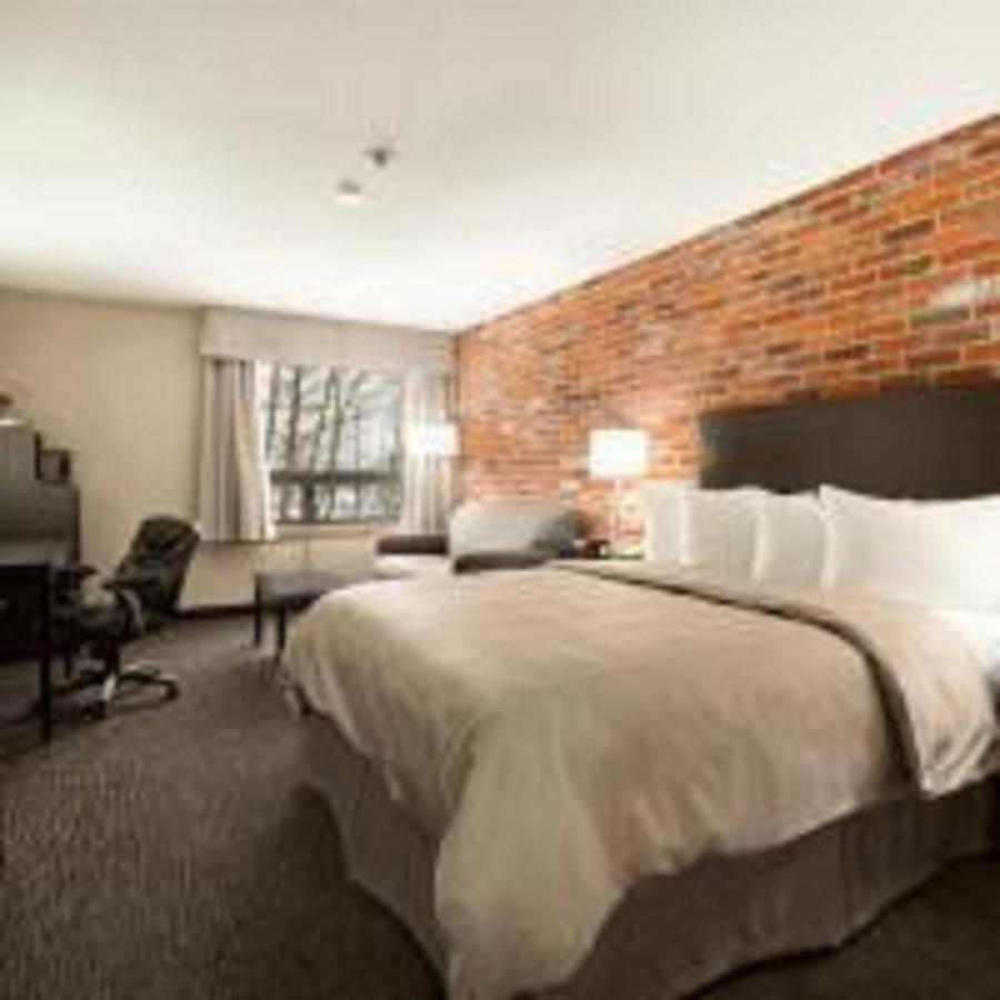 Super 8 By Wyndham Timmins On Hotel Ngoại thất bức ảnh