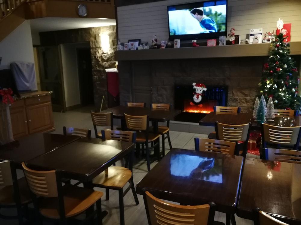 Super 8 By Wyndham Timmins On Hotel Ngoại thất bức ảnh